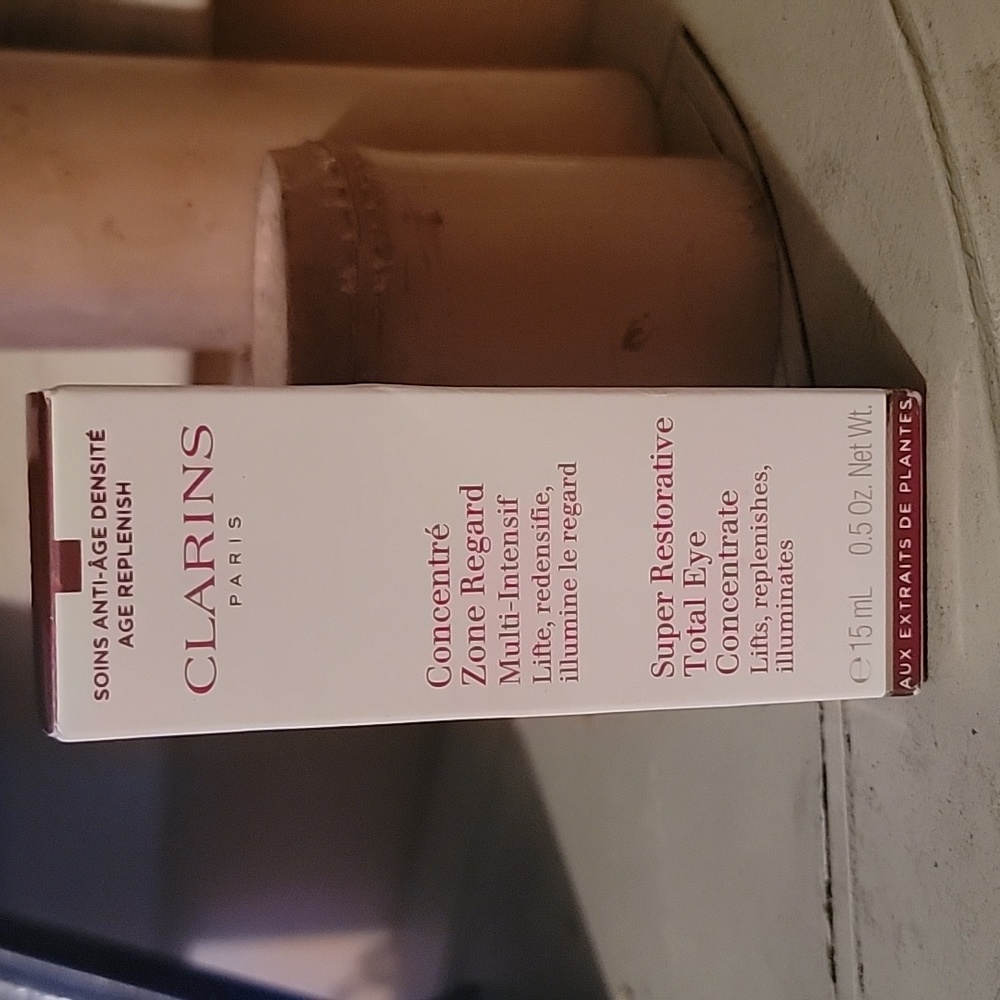 Clarin Super Restorative Total Eye Concentrate Cream nib $90 value